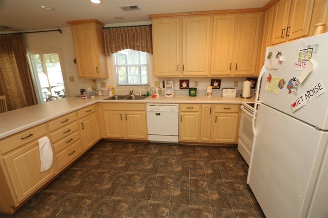 Building Photo - 508 Mediterranean Ave