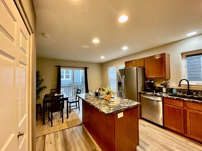 Building Photo - Incredible SE Hazelwood 2 Bedroom + 1 Bath...