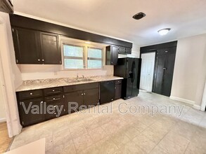 Building Photo - 124 Rocky Hill Rd