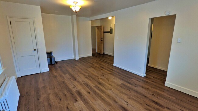 Building Photo - Historic Spacious 2 Bed 1 Bath with Study ...