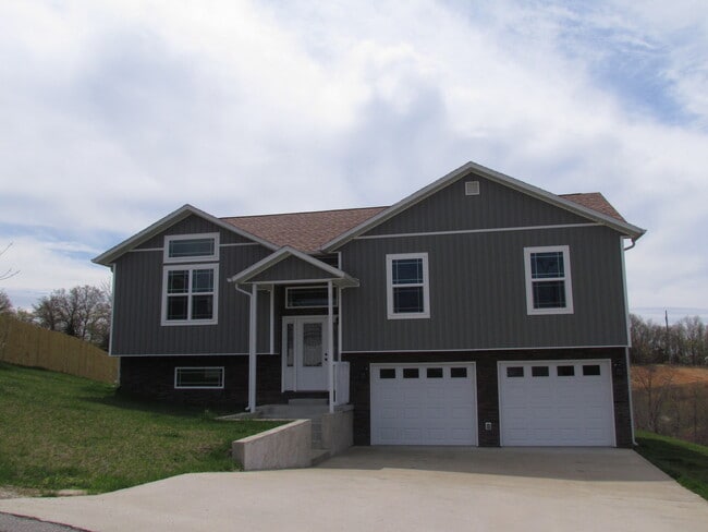 Building Photo - Available 6/14