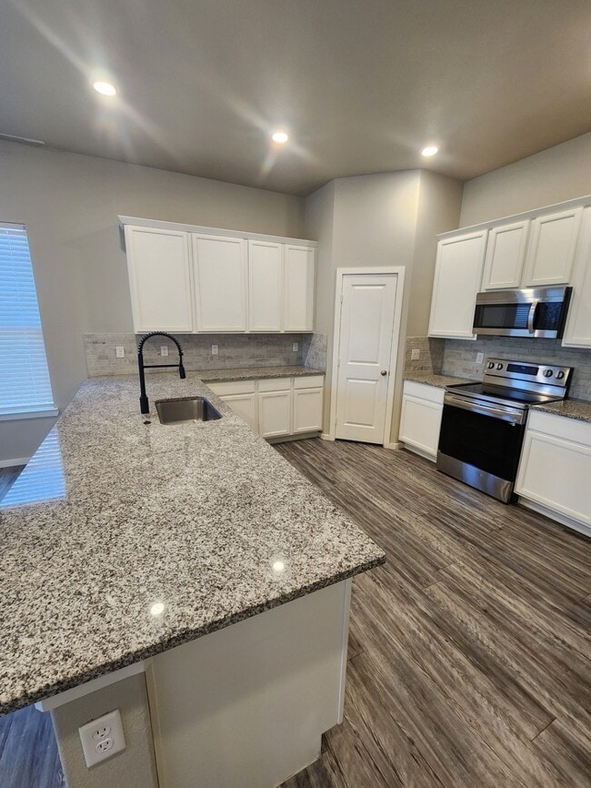 Building Photo - In Lone Star Trails! 3 bed 2 bath, 2 car garage