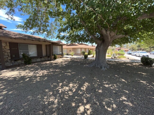 Building Photo - Tucked away 3 bedroom 2 bath located on 1s...