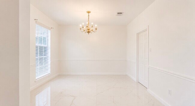 Building Photo - 423 Blossomwood Dr