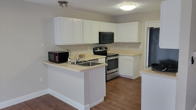 Building Photo - 1708 Apple Ln