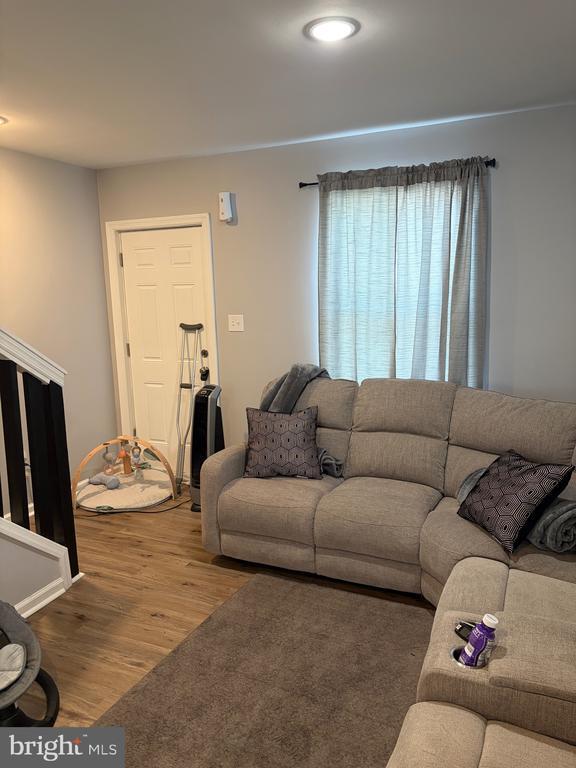 Building Photo - 35 Maynard Dr