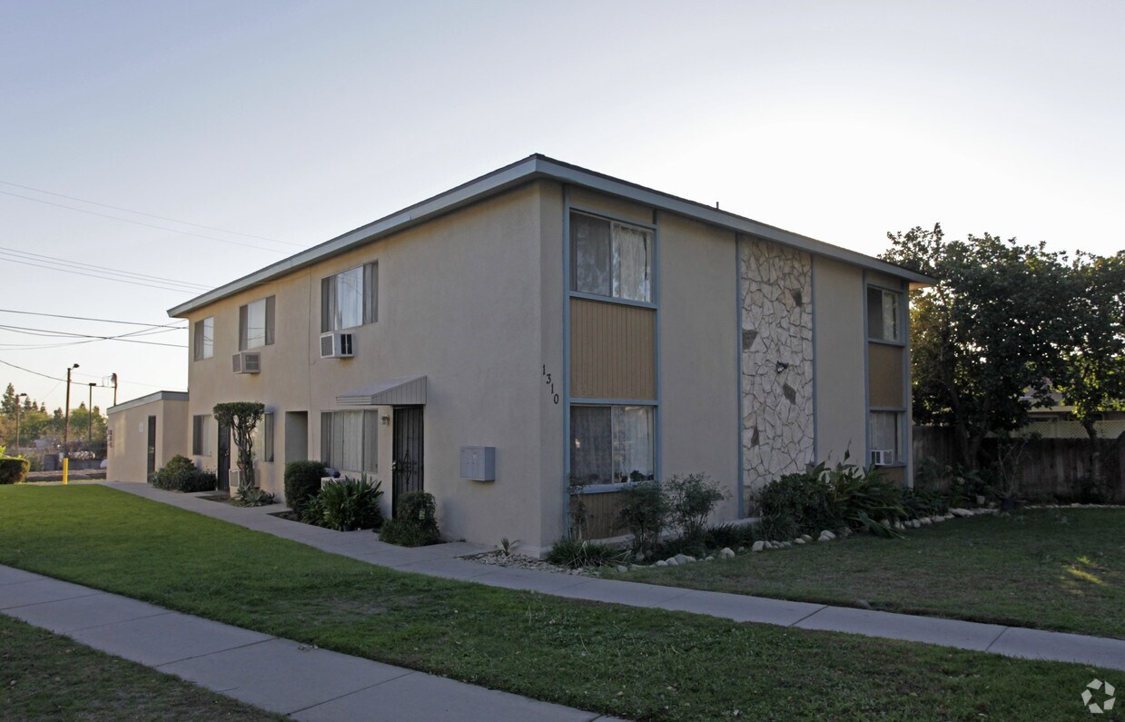 Primary Photo - 1310 RANDY St
