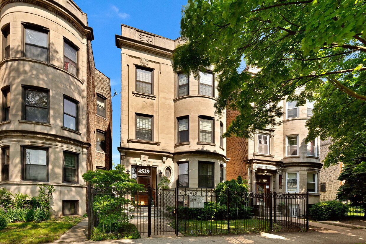 Primary Photo - 4529 S Michigan Ave