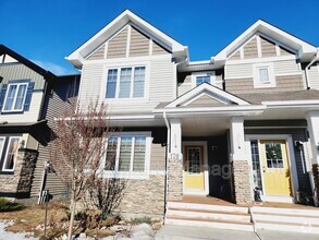 Building Photo - 170 Desrochers Gate SW