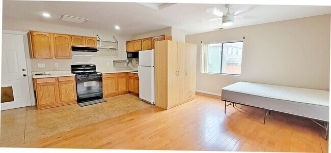 Building Photo - Studio in Rio Homes Available!