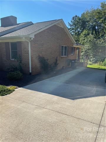 Building Photo - 209 Woodstream Cir
