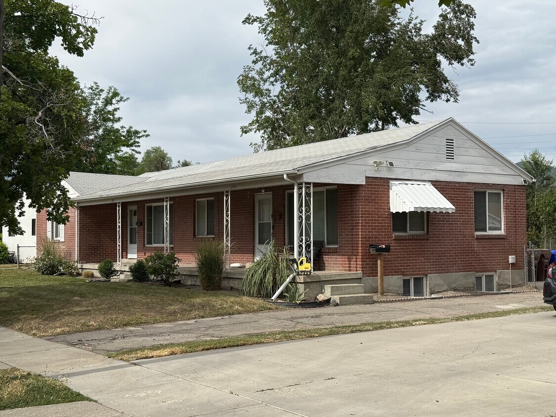 Primary Photo - 2145 S Nowell Cir