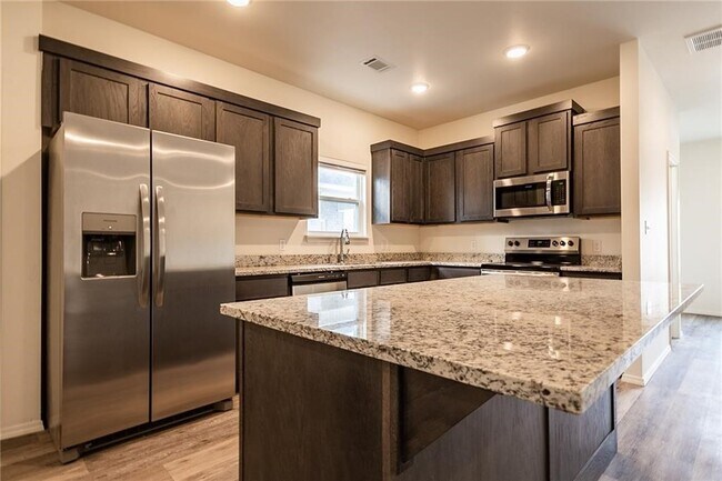 Foto del edificio - 825 S Rupple Rd