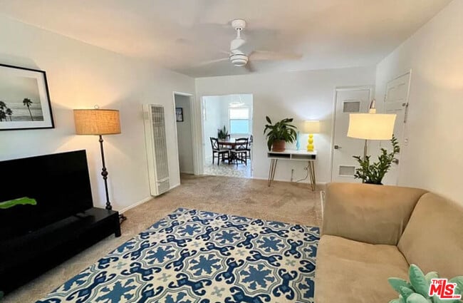 Foto del edificio - 5829 Bowcroft St