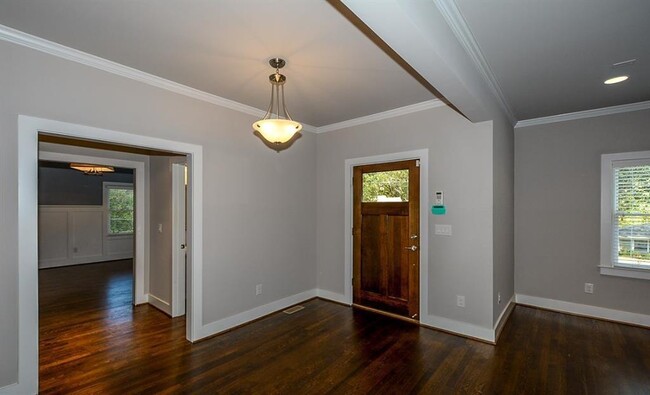 Building Photo - 483 E Pharr Rd