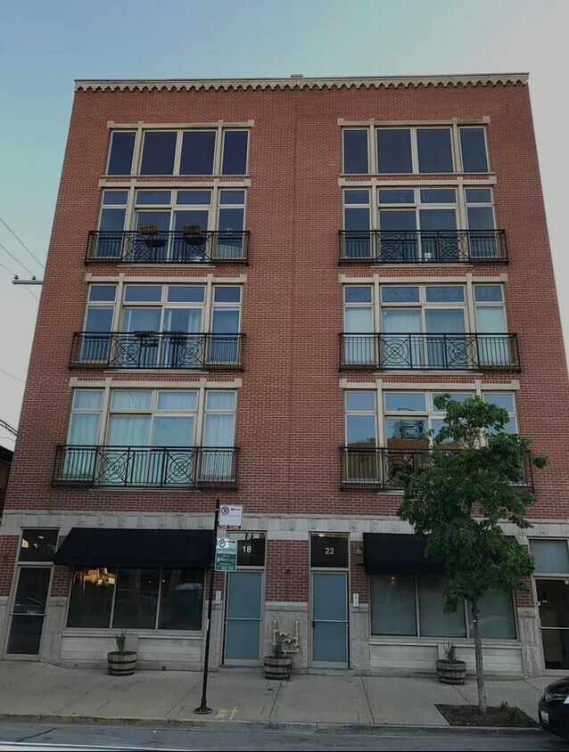Primary Photo - 22 E Cullerton St