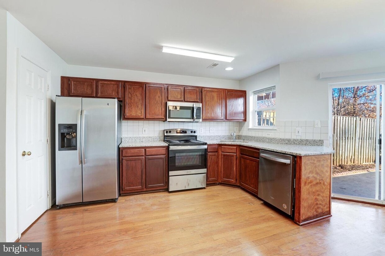 Primary Photo - 22148 Trailside Square