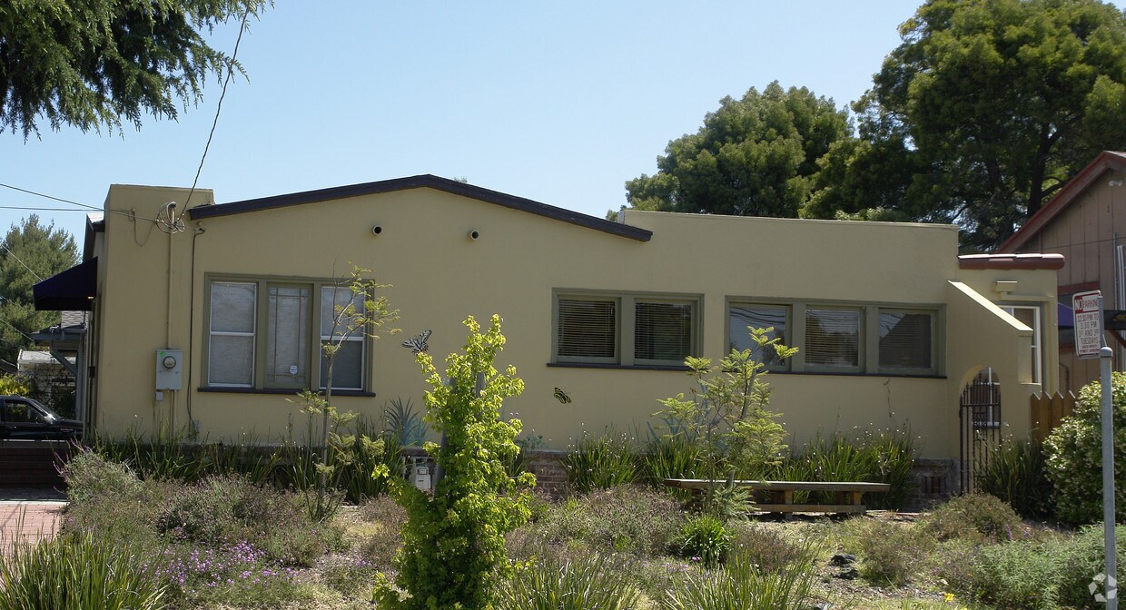 Primary Photo - 3000 Seminary Ave