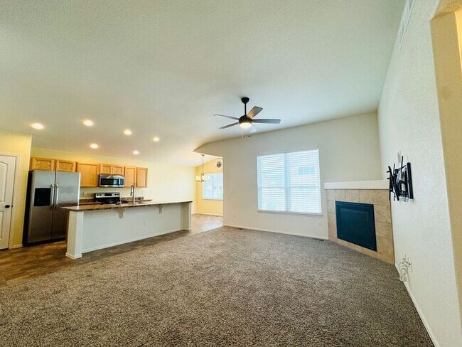 Building Photo - Gorgeous 3 bed/ 2 bath Ranch House in West...