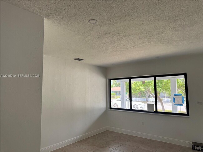 Foto del edificio - 950 E 2nd St