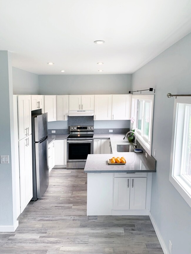 Building Photo - 860 Halula Pl