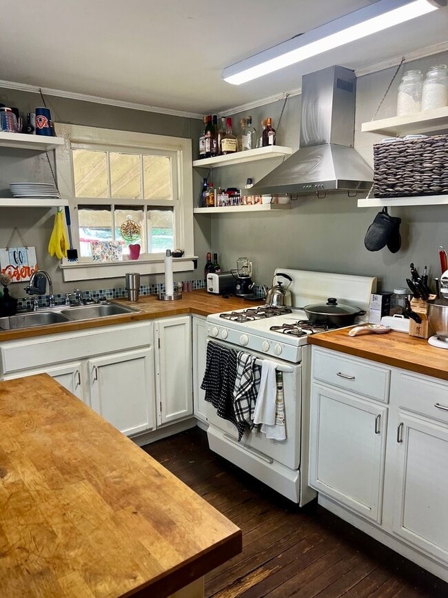 Photo - 810 Oconee St Apartment