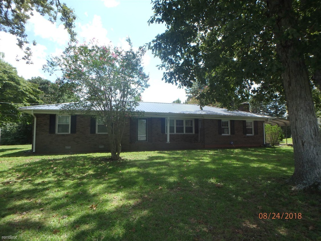Primary Photo - 4 br, 2 bath House - 2911 Macgregor Downs Rd