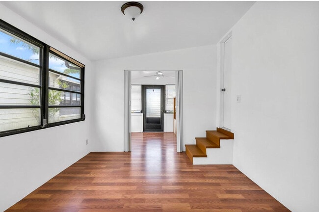 Building Photo - 7099 SE Bluebird Cir