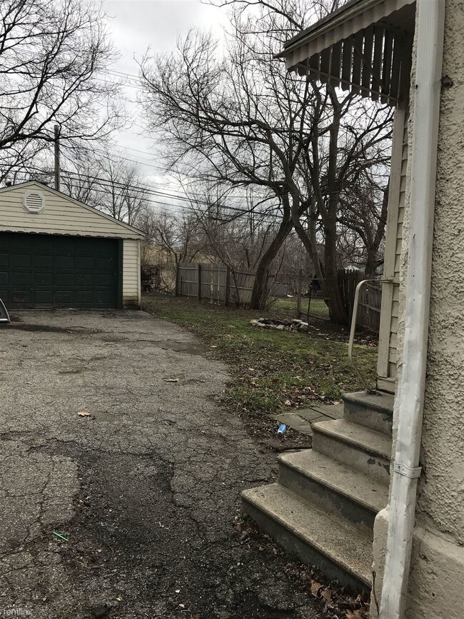 Building Photo - 484 Harper St