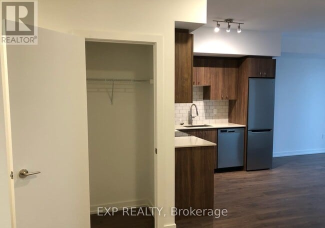 Photo du bâtiment - 15 Wellington St S