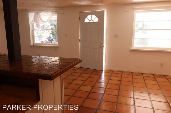 Building Photo - 8507-8509 Golden Ridge Rd