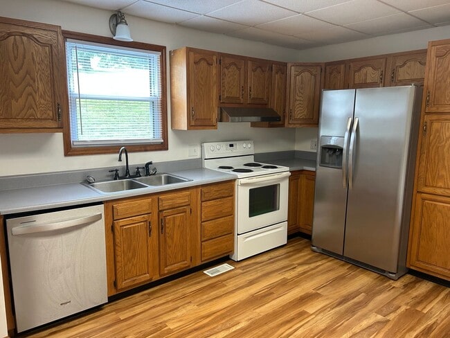 Building Photo - 2 Bedroom, 1 Bath One Level Blountville