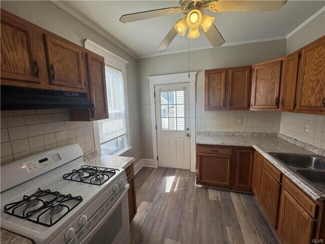 Foto del edificio - 3 Br Home for rent in Easton, PA