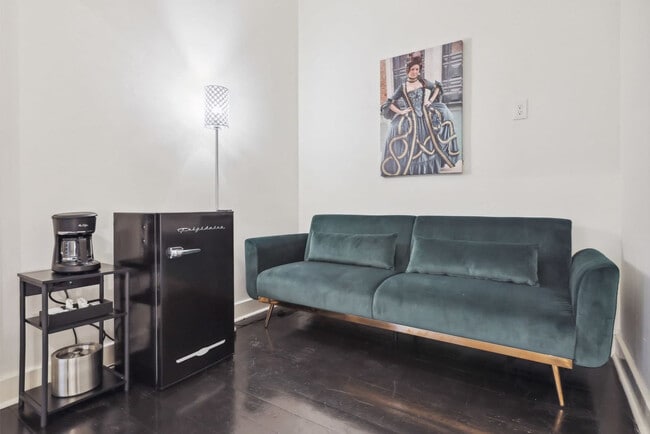 Building Photo - 508 Chartres St