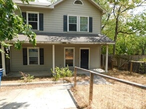 Building Photo - 1811 Maple Ave