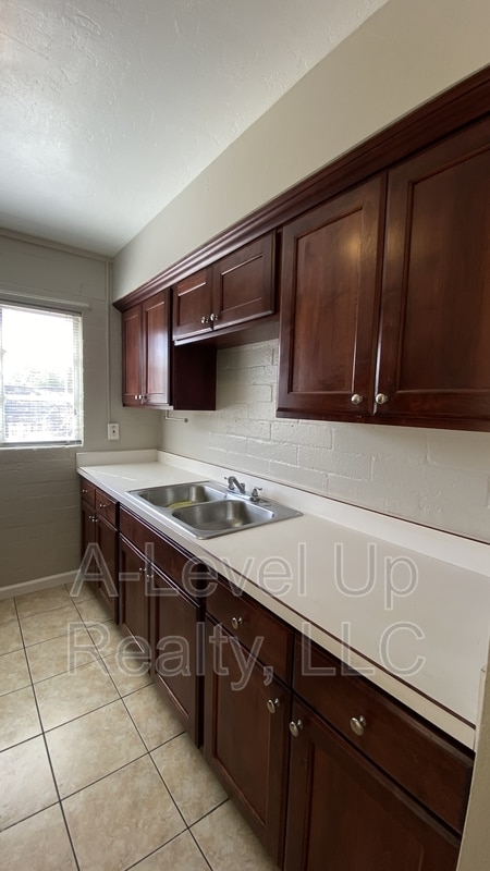 Building Photo - 2509 E Cochise Vista