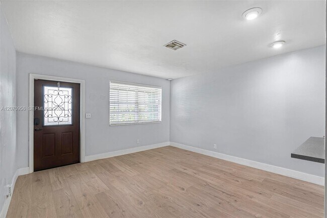 Foto del edificio - 5001 SW 92nd Terrace