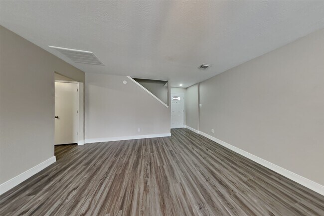Foto del edificio - 17303 Davenway Dr