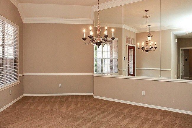Building Photo - 30 E Sienna Pl