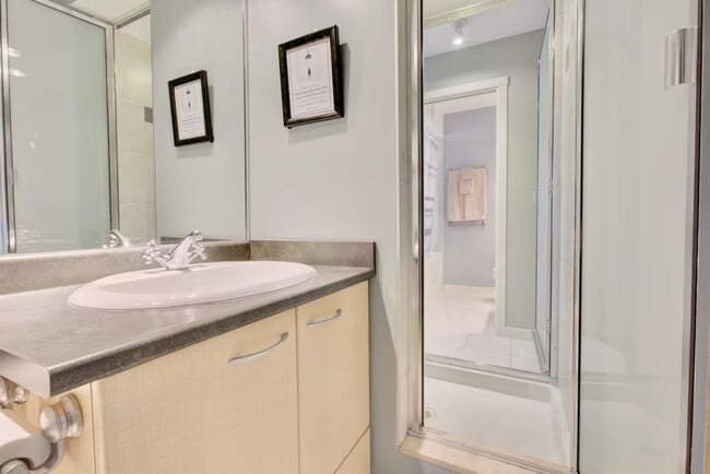 Building Photo - 1070 Richards St