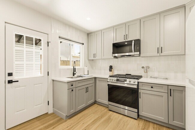 Foto del edificio - 1382 Grove Ave