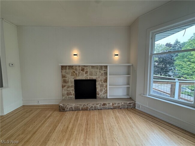 Foto del edificio - 1429 W 107th St