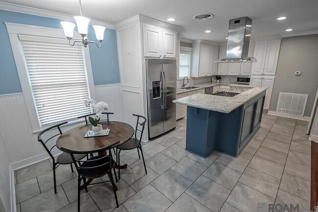 Foto del edificio - Mid-City Luxury Rental – 4 Bed / 3 Bath