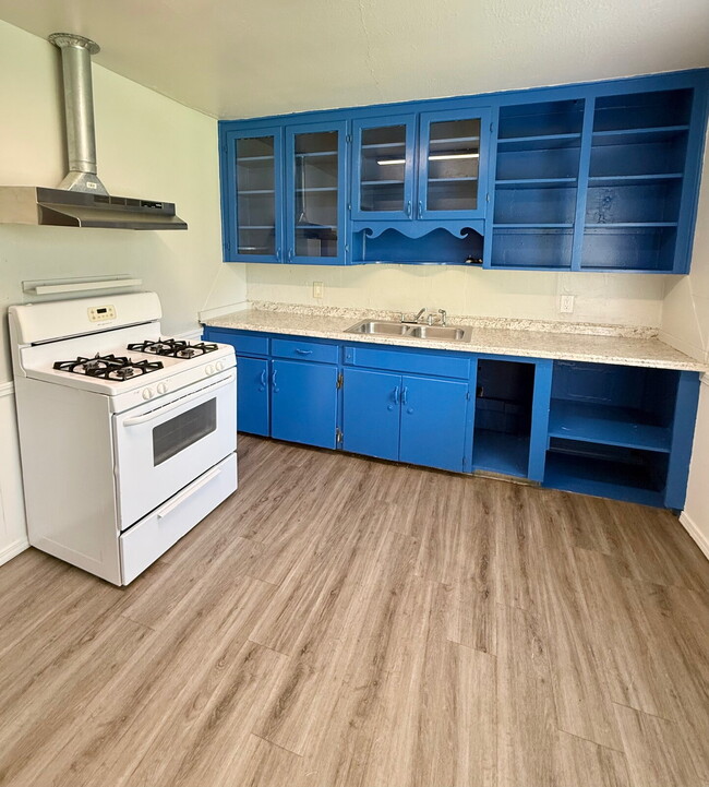 Building Photo - Cozy 3-Bedroom with HUGE Yard – Available ...
