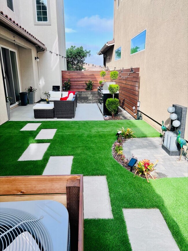 Foto del edificio - PRICE REDUCED | SOLAR | Great Location