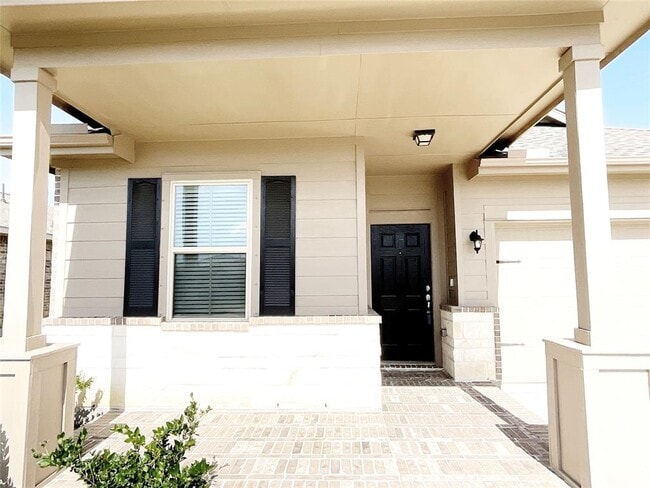 Building Photo - 14739 Sweetwater Dr