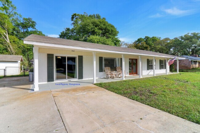 Foto del edificio - Charming 3-Bedroom Home with Granite Count...