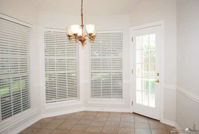 Building Photo - 12801 Conifer Ln