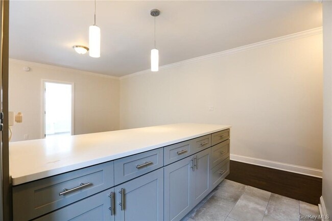 Building Photo - 196 Martine Ave