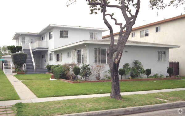 Building Photo - 2800 W El Segundo Blvd